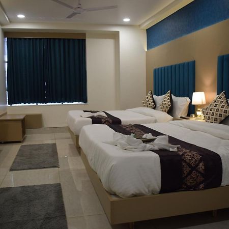 Hotel Royal Square Gandhinagar Eksteriør bilde