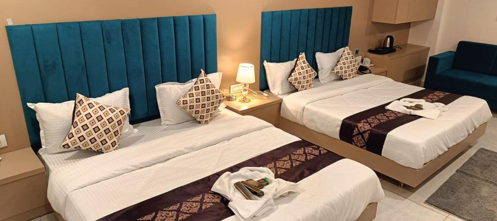 Hotel Royal Square Gandhinagar Eksteriør bilde