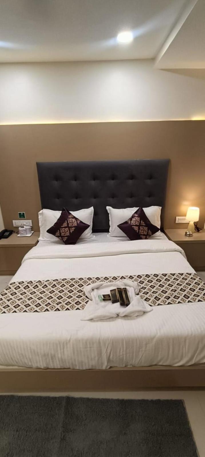 Hotel Royal Square Gandhinagar Eksteriør bilde