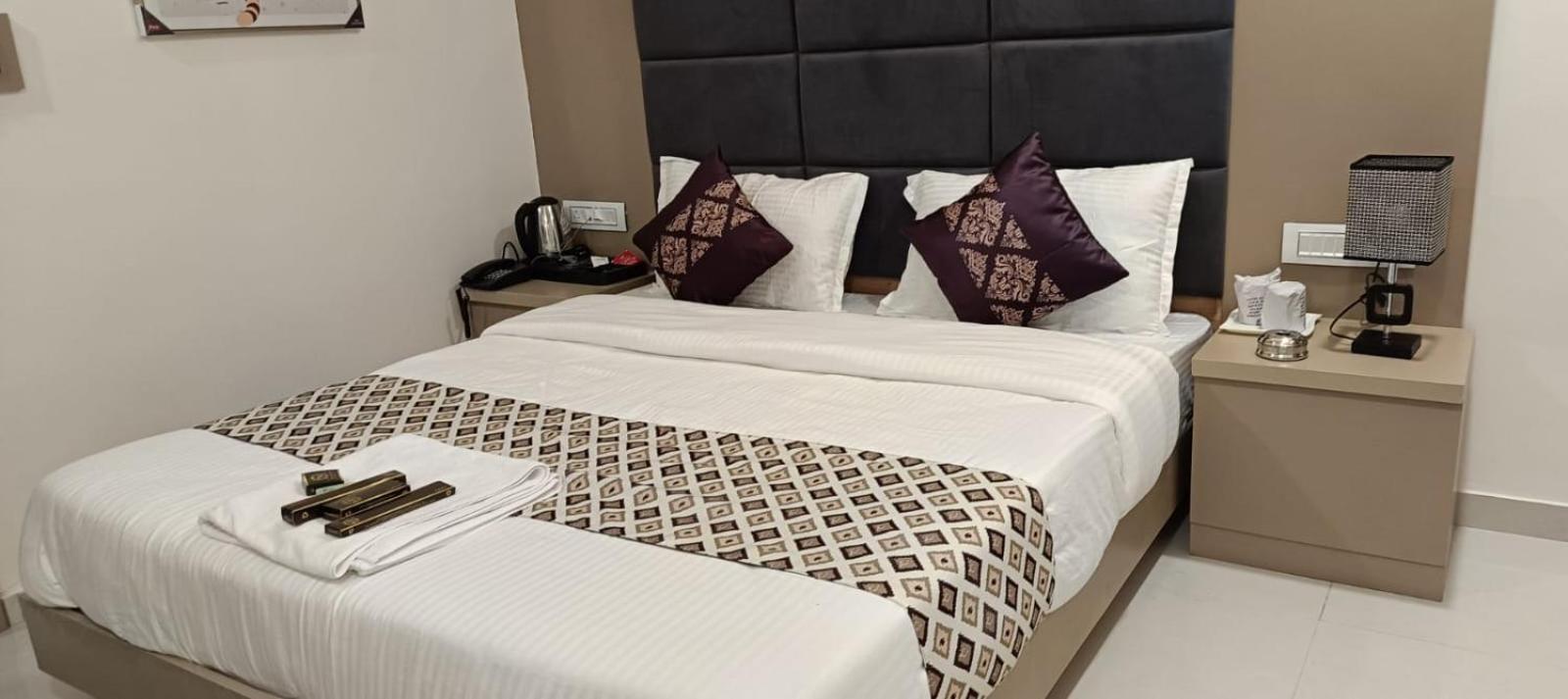 Hotel Royal Square Gandhinagar Eksteriør bilde