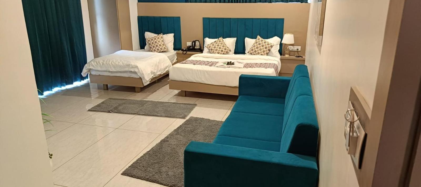 Hotel Royal Square Gandhinagar Eksteriør bilde