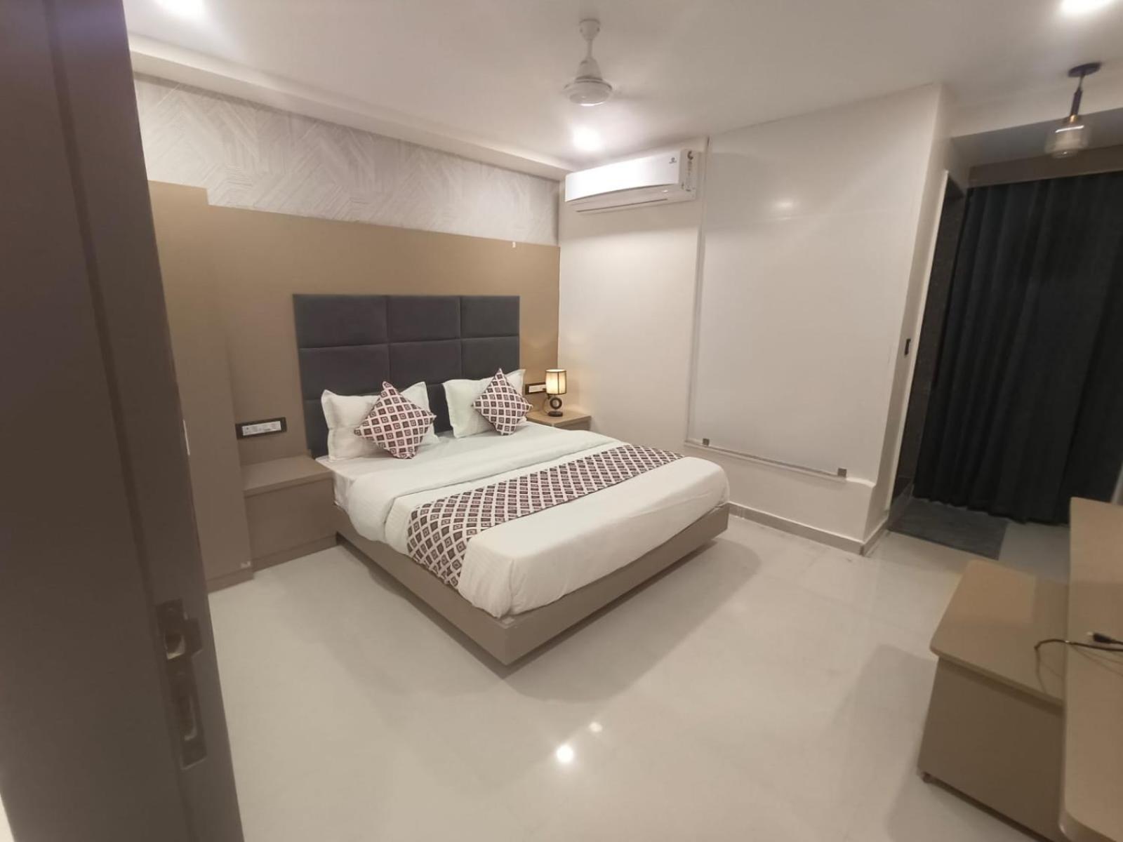 Hotel Royal Square Gandhinagar Eksteriør bilde
