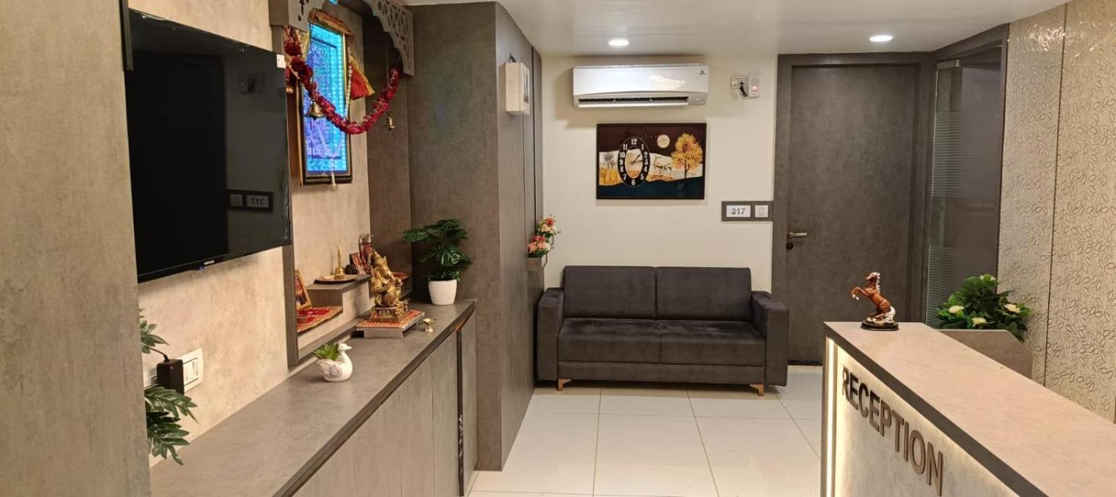 Hotel Royal Square Gandhinagar Eksteriør bilde