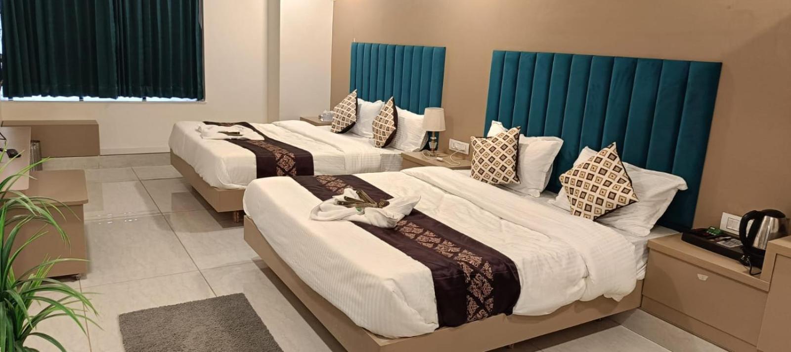 Hotel Royal Square Gandhinagar Eksteriør bilde