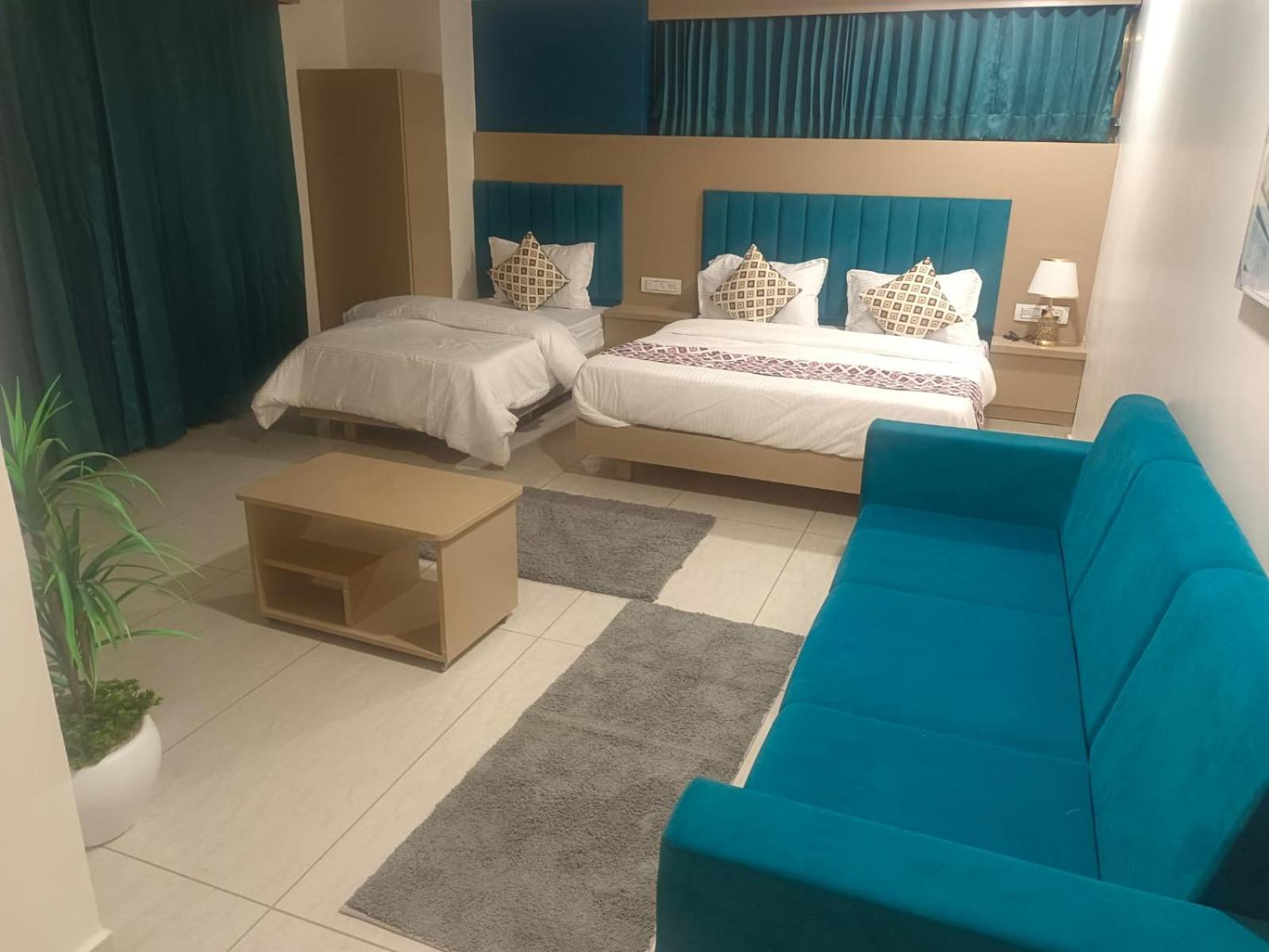 Hotel Royal Square Gandhinagar Eksteriør bilde