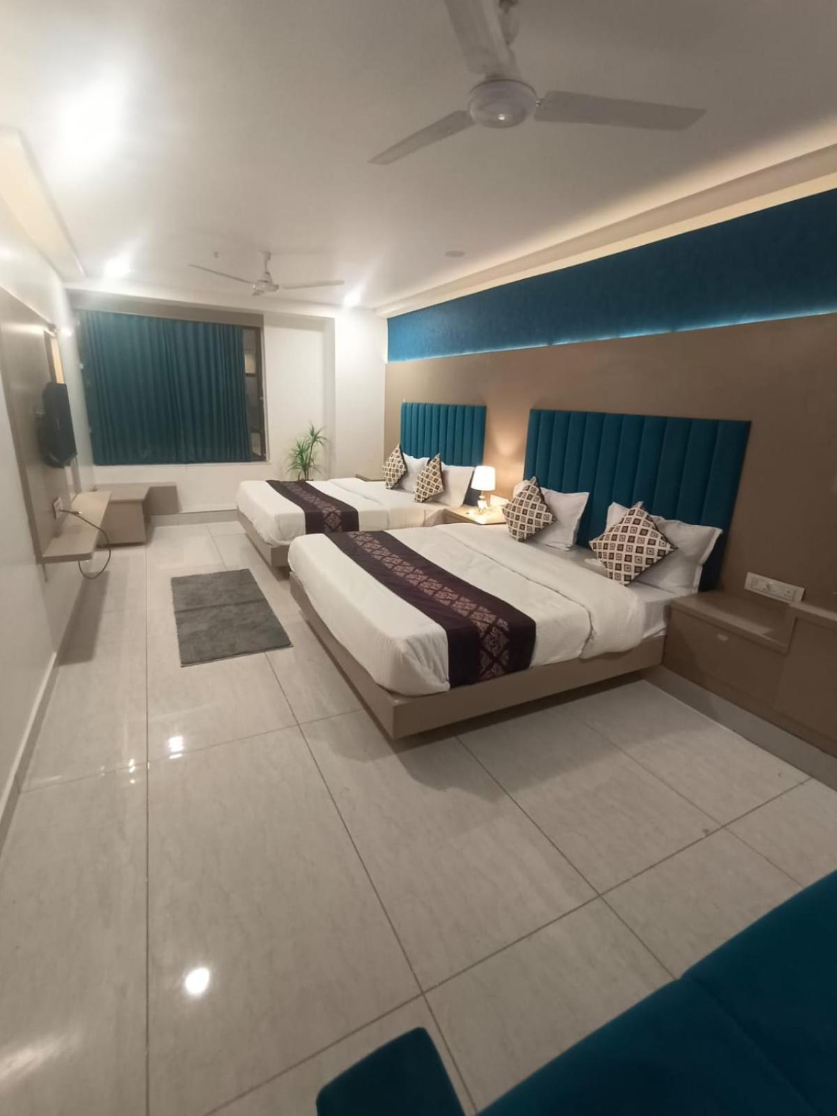 Hotel Royal Square Gandhinagar Eksteriør bilde