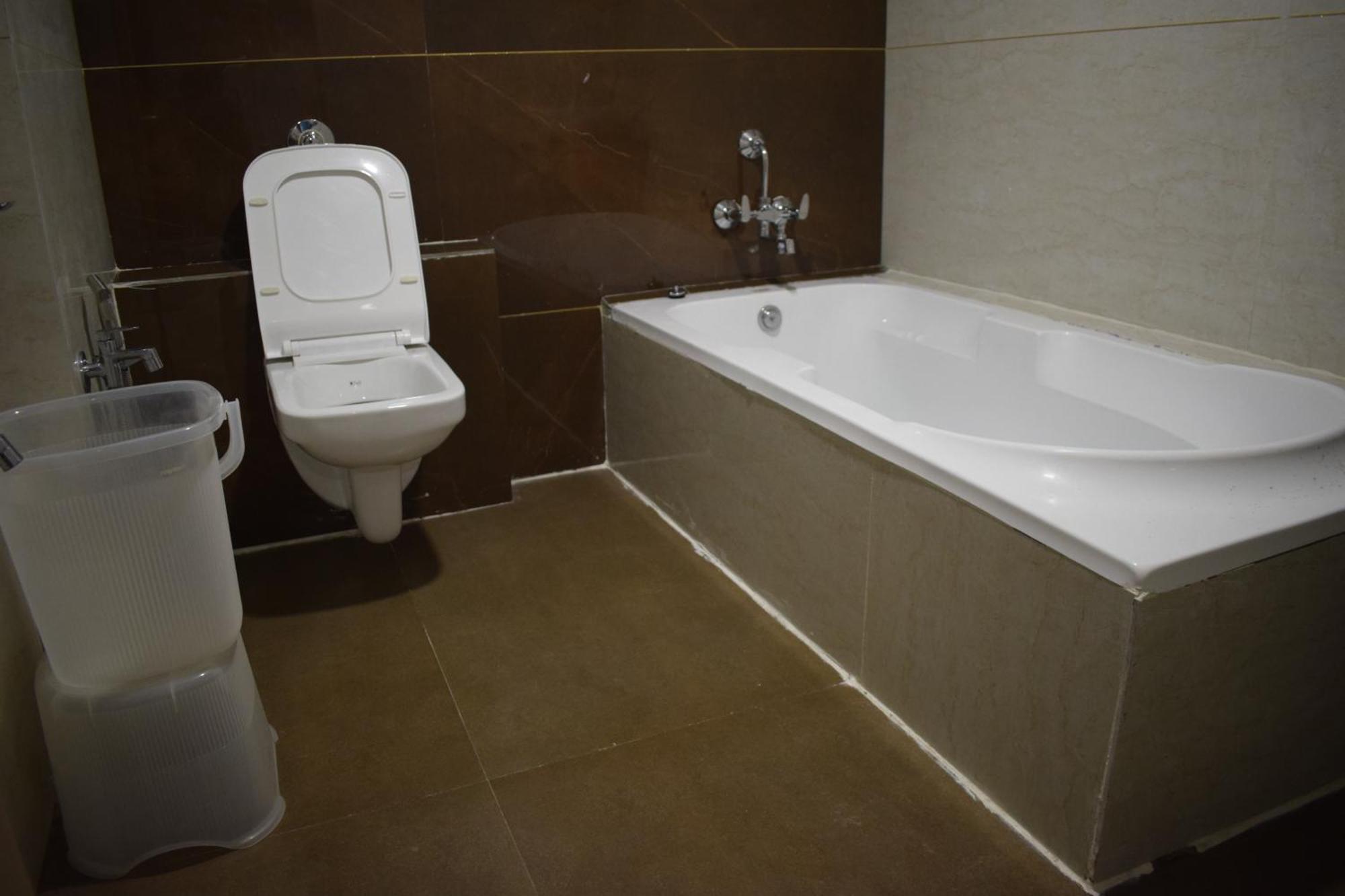 Hotel Royal Square Gandhinagar Eksteriør bilde