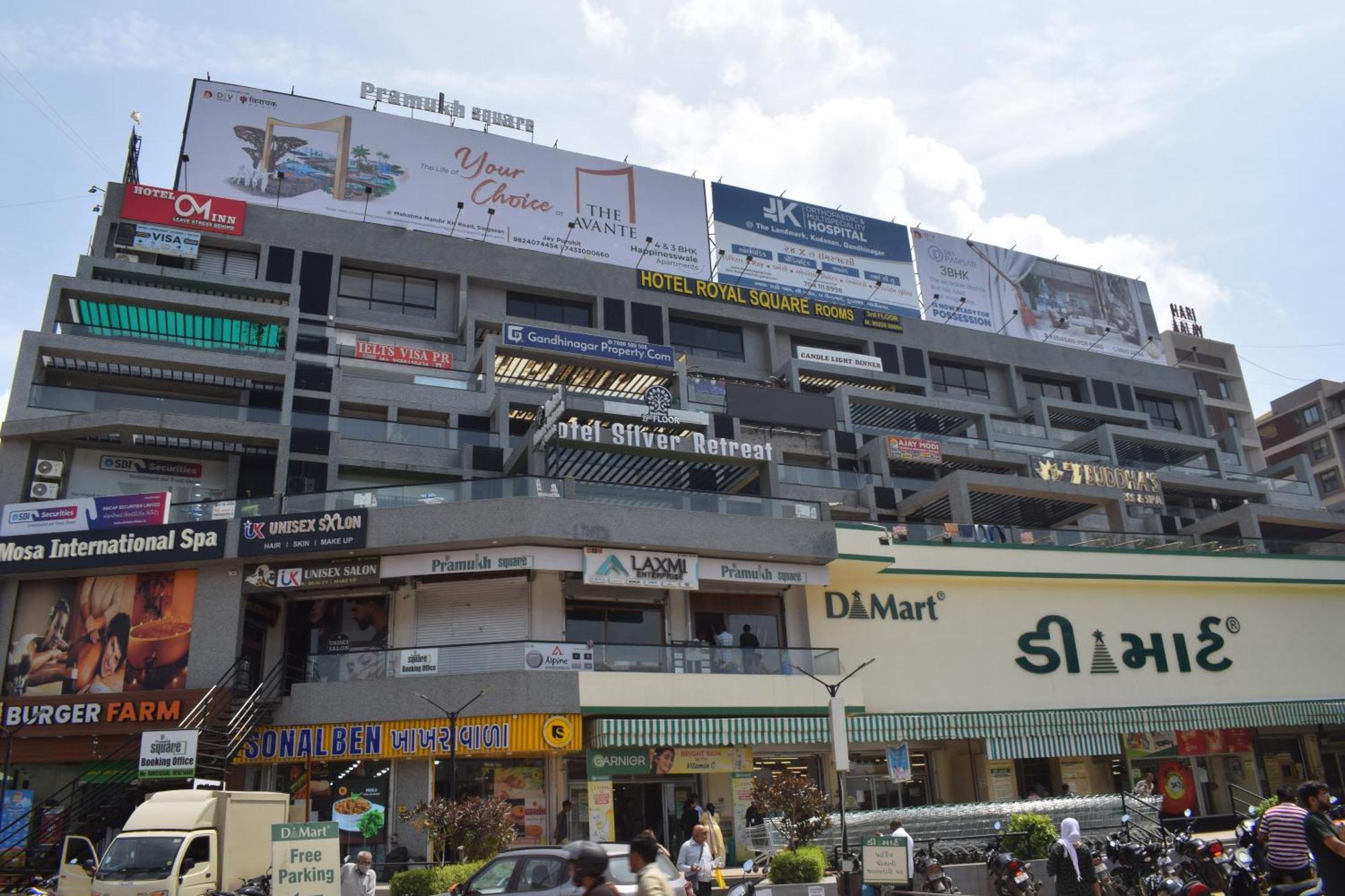 Hotel Royal Square Gandhinagar Eksteriør bilde